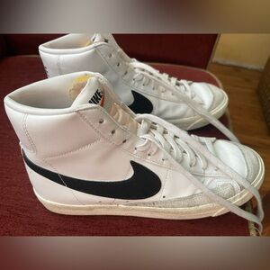 Nike, Men’s size 8, white with black swoosh